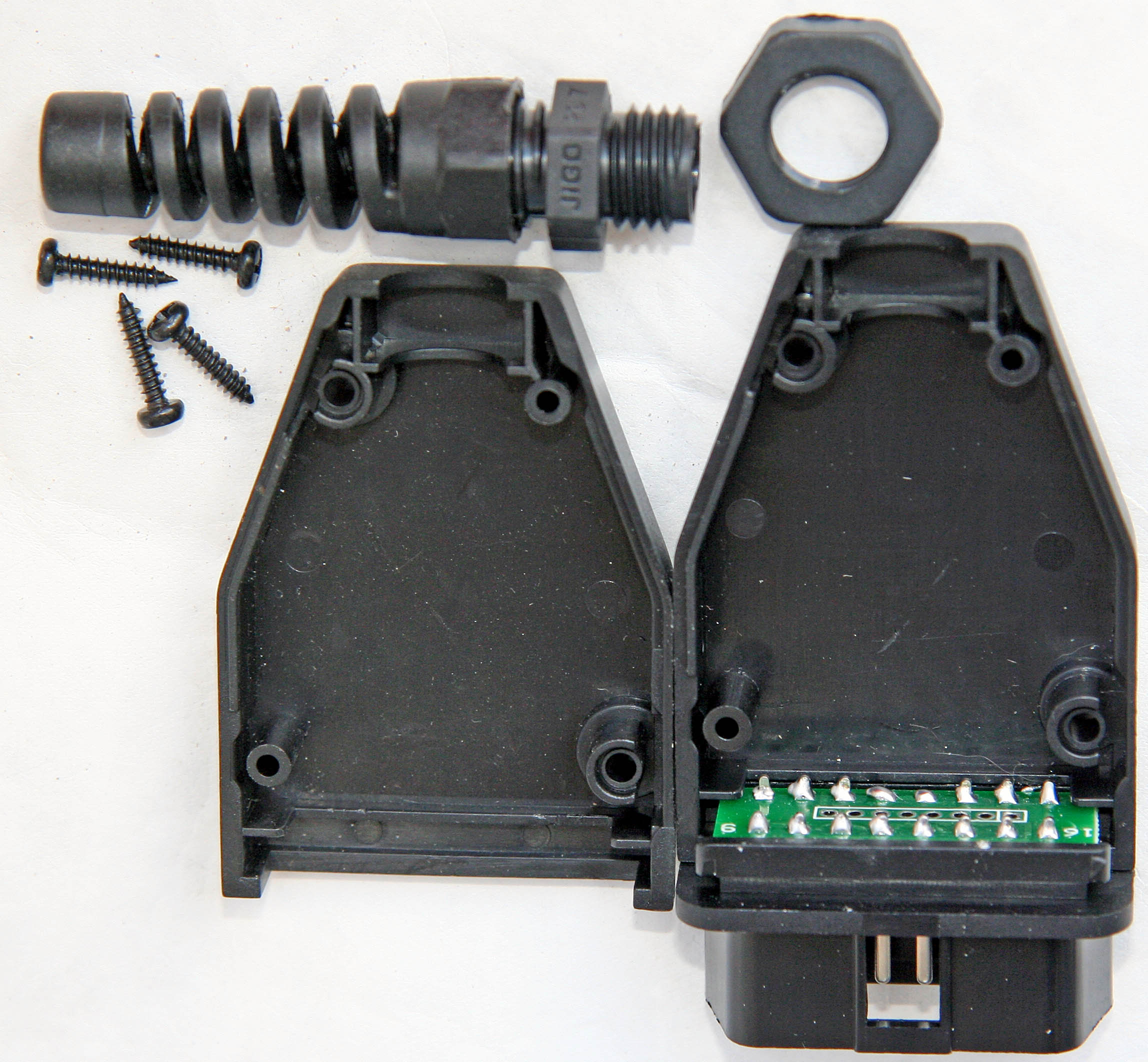 OBD-II Plug 12V with Shroud + Strain Relief + Locking Nut